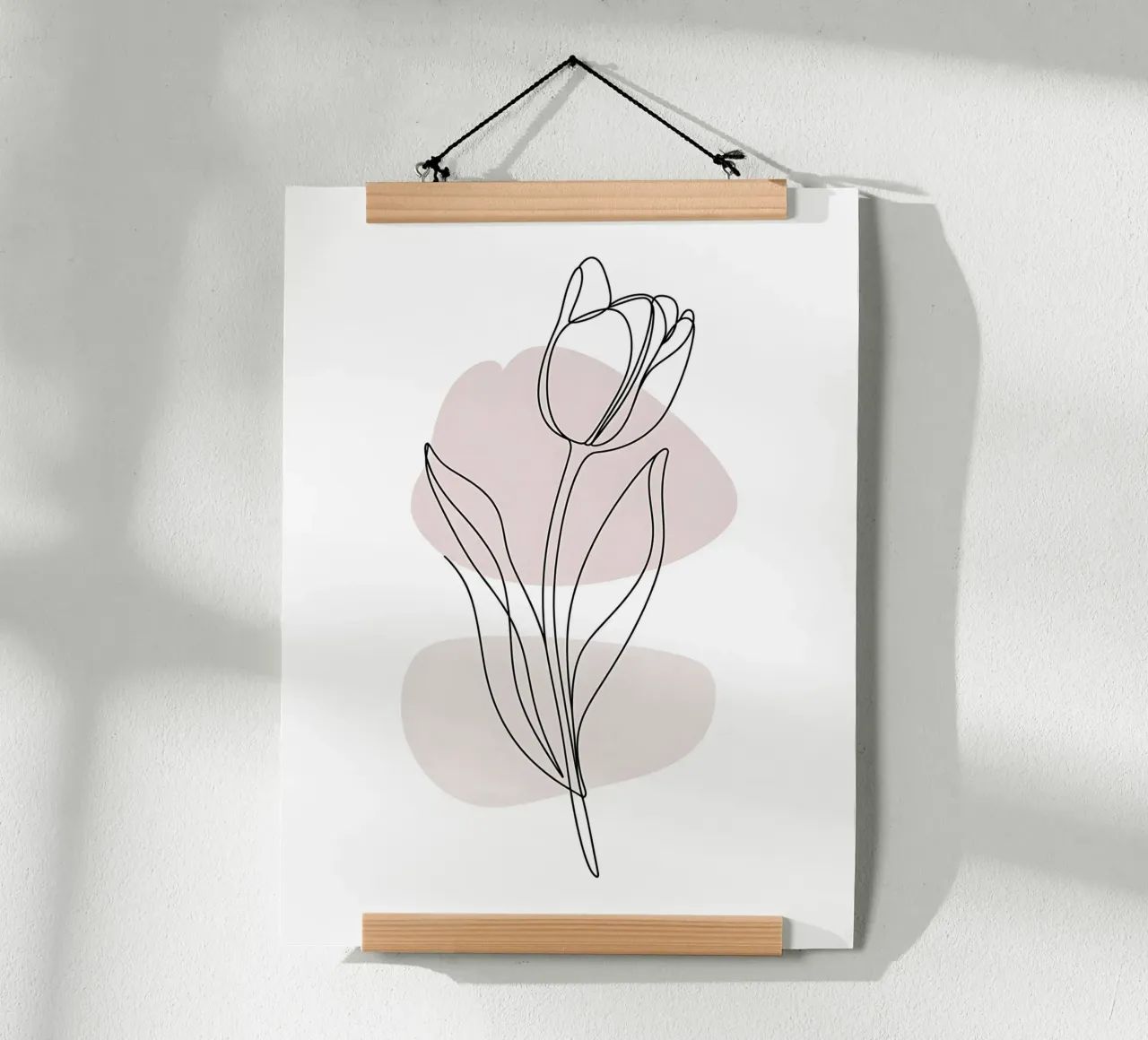 Tulipano moderno dalla linea continua e dalle forme rosa nude poster con telaio in plastica da Plain Thoughts