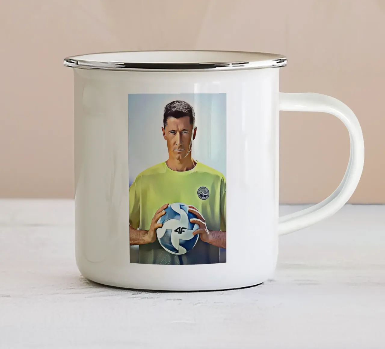 Lewandowski Focus con palla Allenamento Maglia Gialla Poster tazza in smalto da ArdanART
