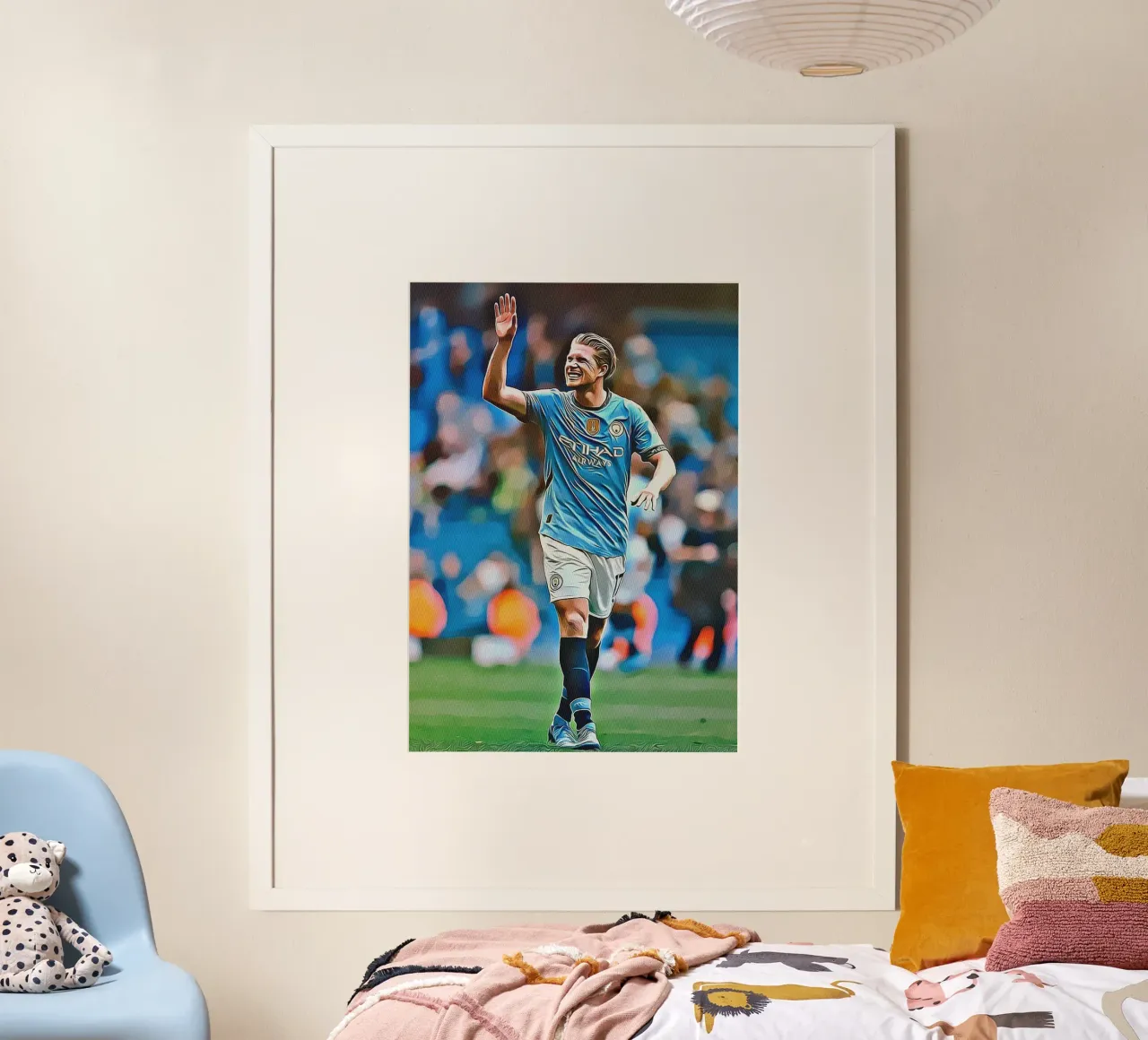 Kevin De Bruyne sorridente celebrazione Manchester City maglia P poster con telaio in alluminio da ArdanART