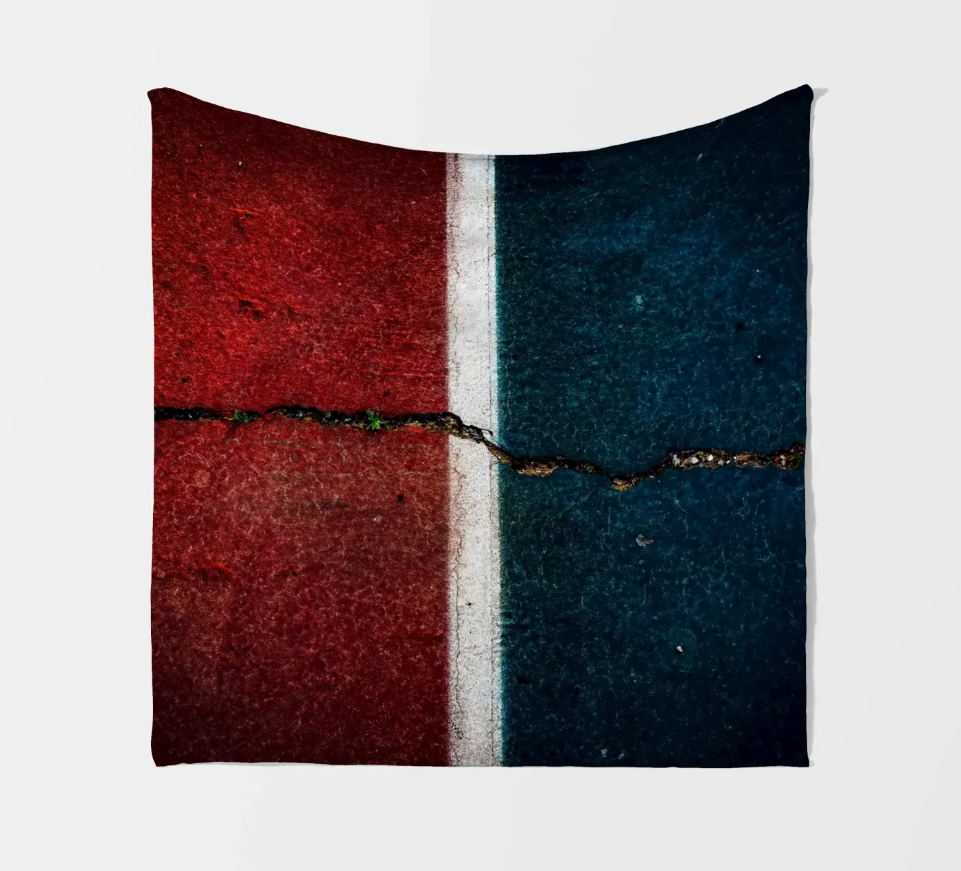 Fault Lines I Fleecedecke von Tal Paz-Fridman