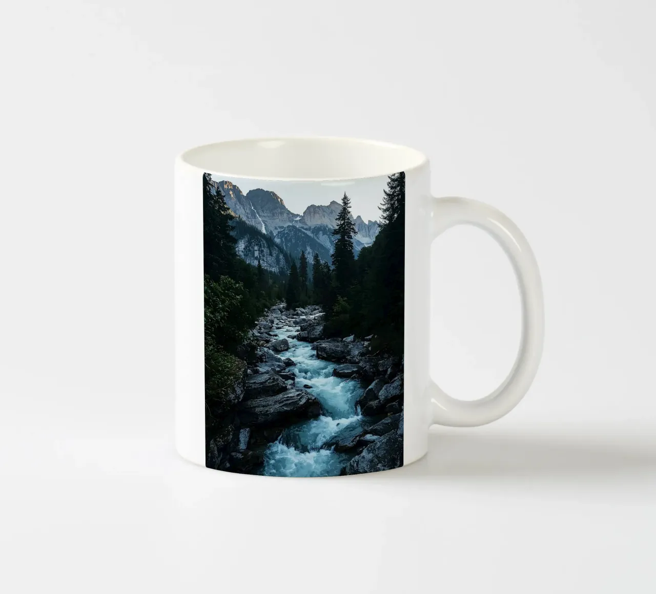 Fiume attraverso le cime tazza in ceramica da van hellen