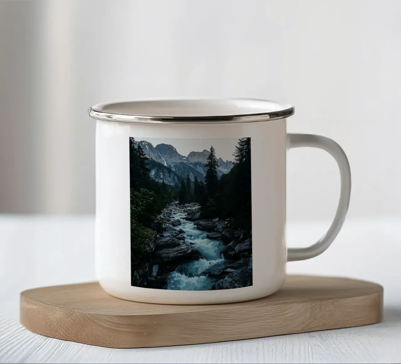 Fiume attraverso le cime tazza in smalto da van hellen