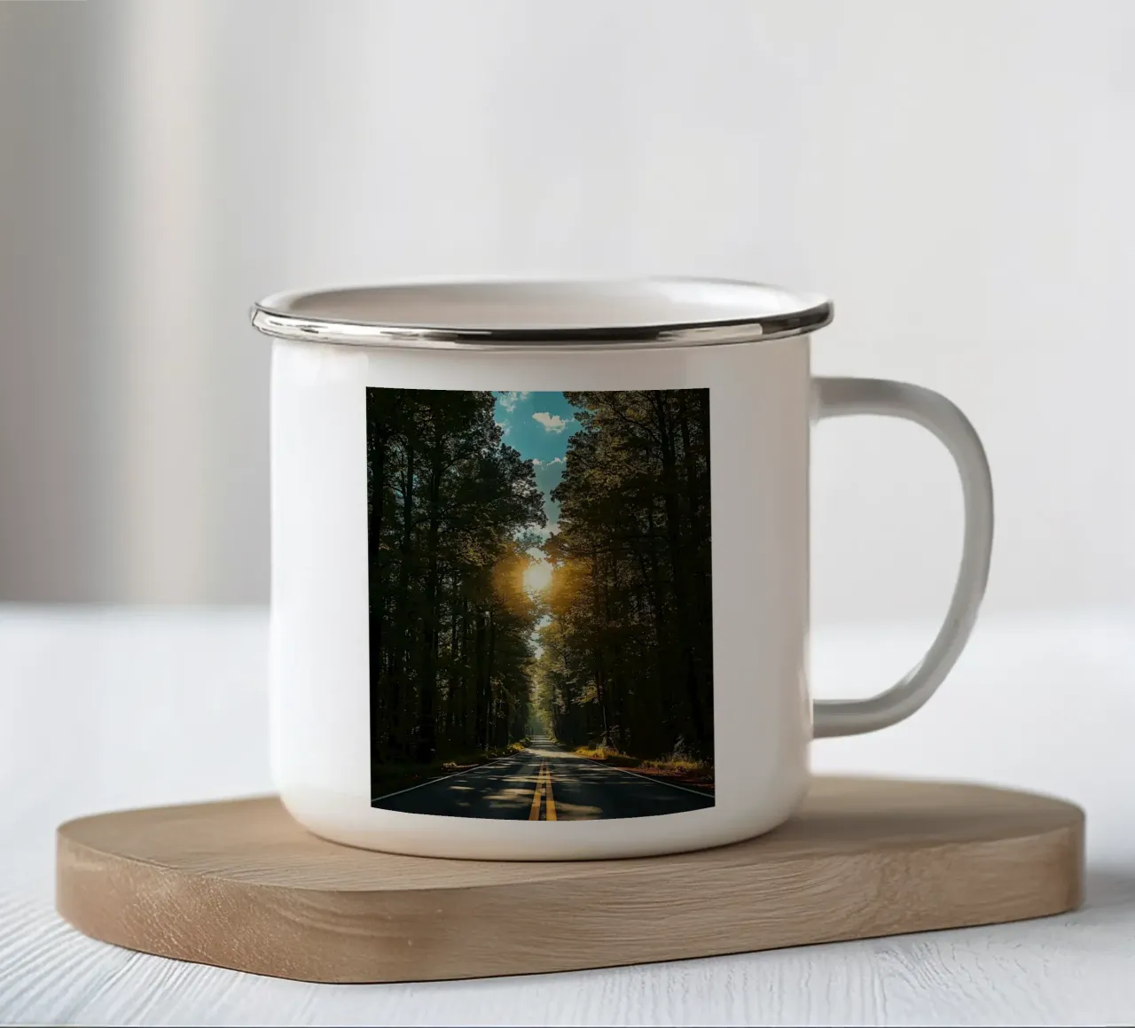 Viaggio nella foresta illuminata dal sole tazza in smalto da van hellen