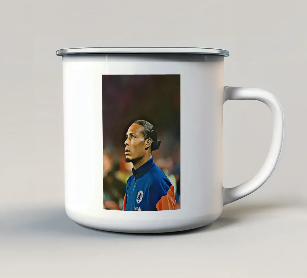 Giacca da allenamento Virgil van Dijk Olanda Ritratto tazza in smalto da ArdanART