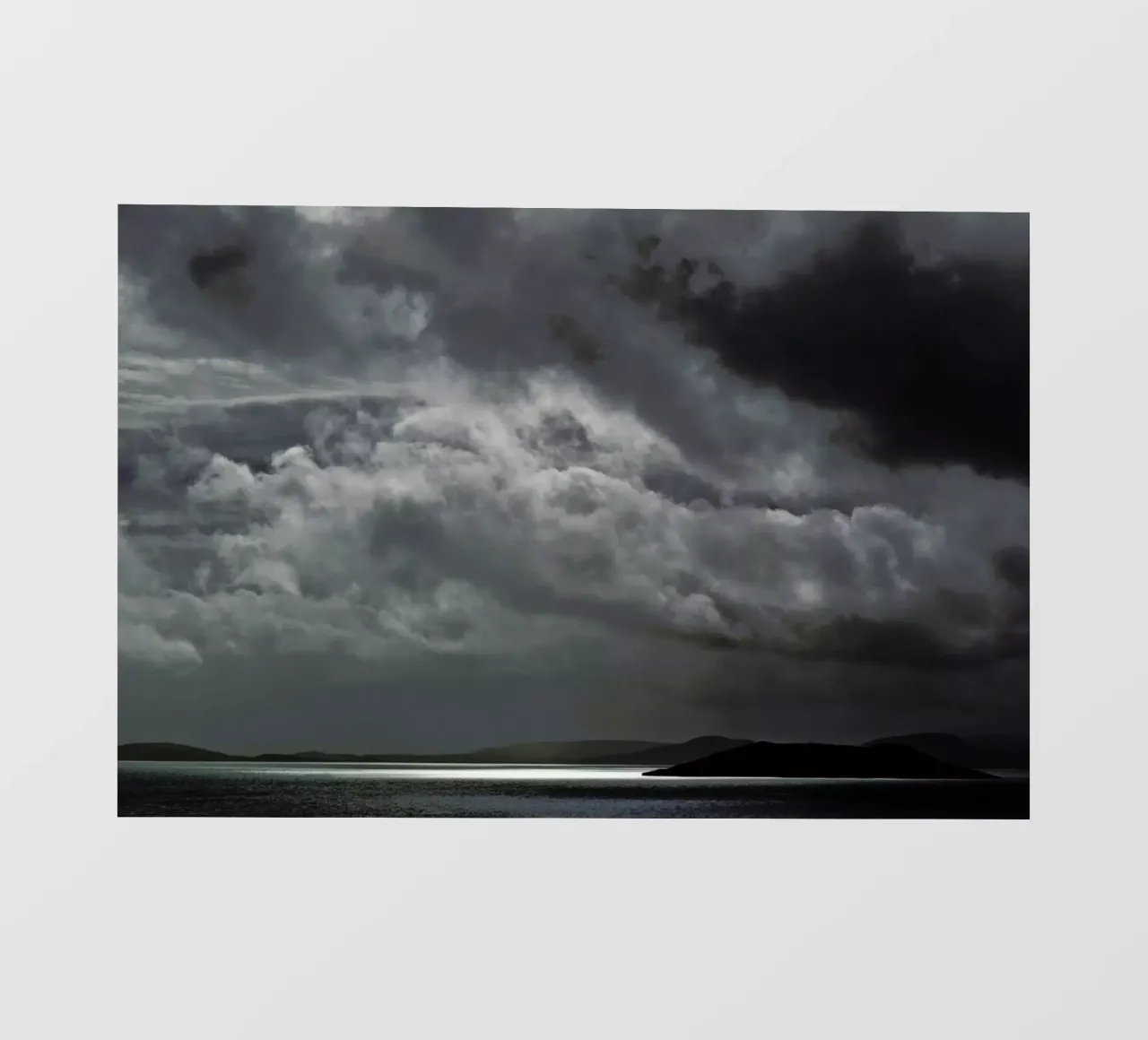 Cloudy Island pellicola backlit da Nur Mut