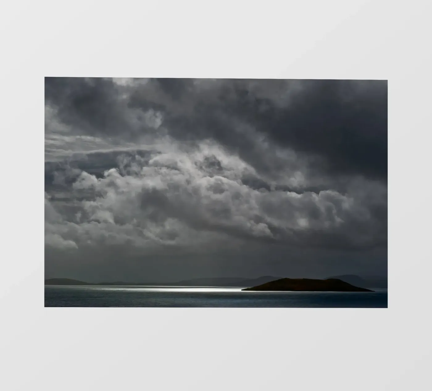 Cloudy Island pellicola backlit da Nur Mut