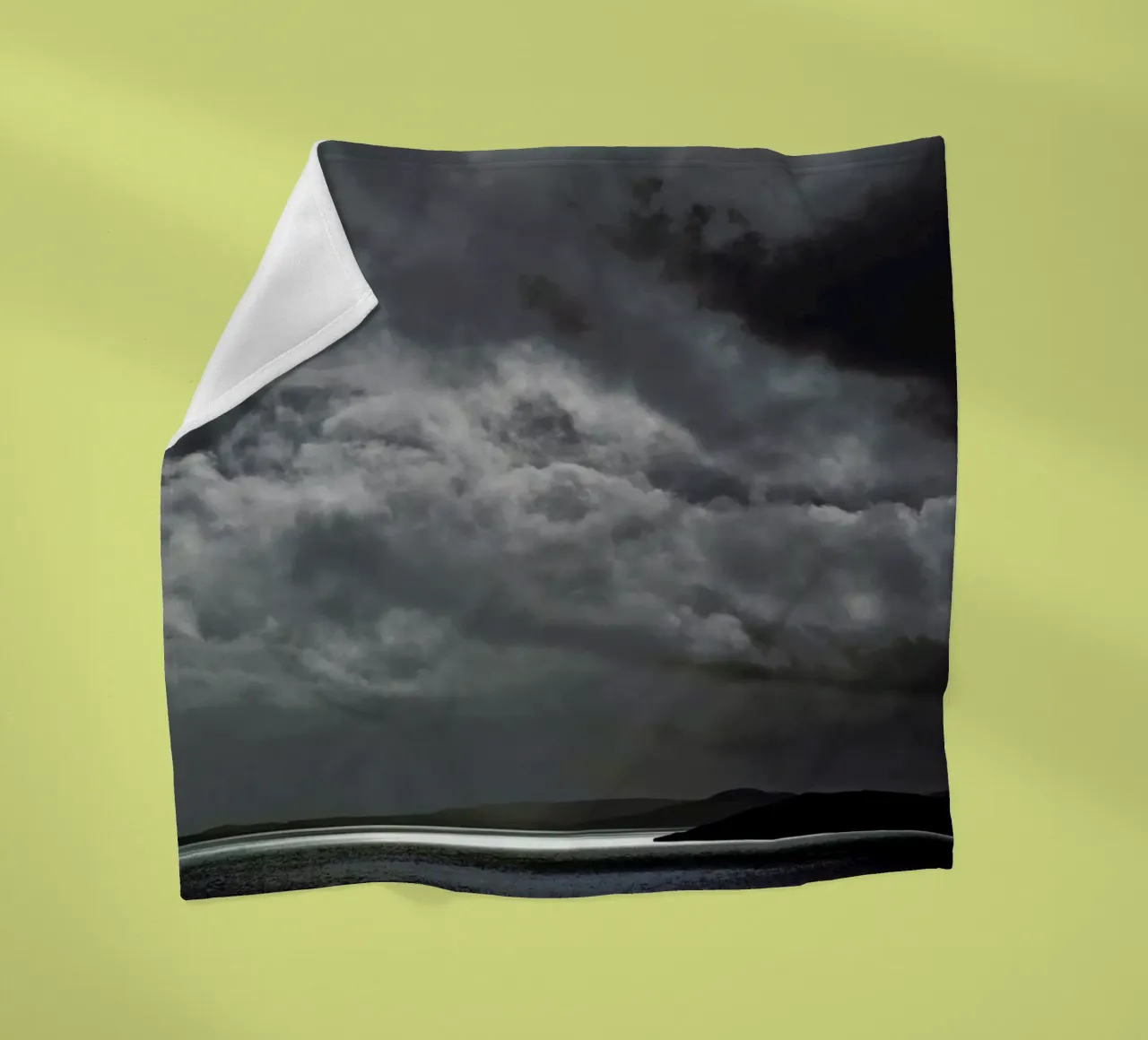 Cloudy Island coperta in pile da Nur Mut