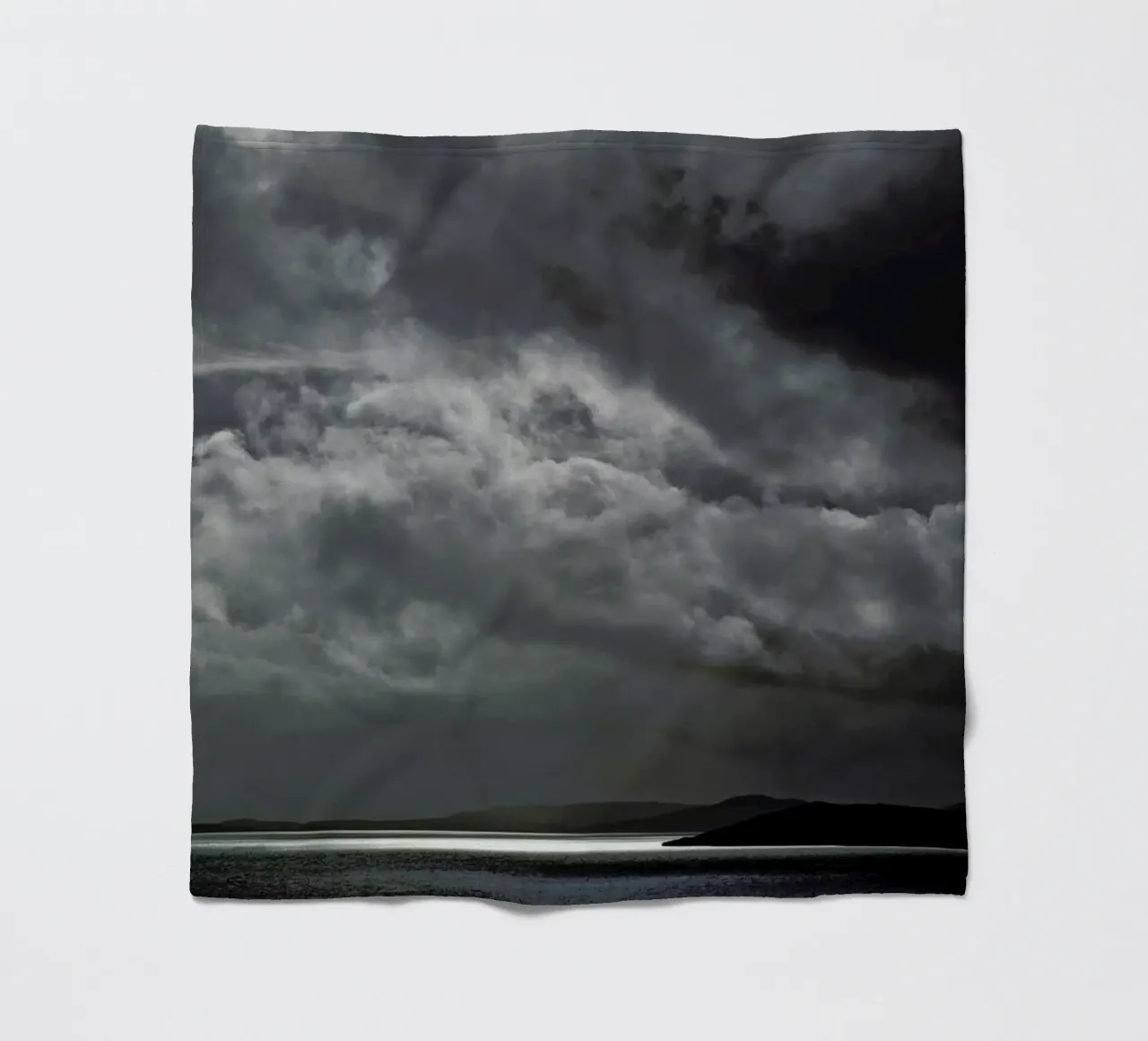 Cloudy Island coperta in pile da Nur Mut