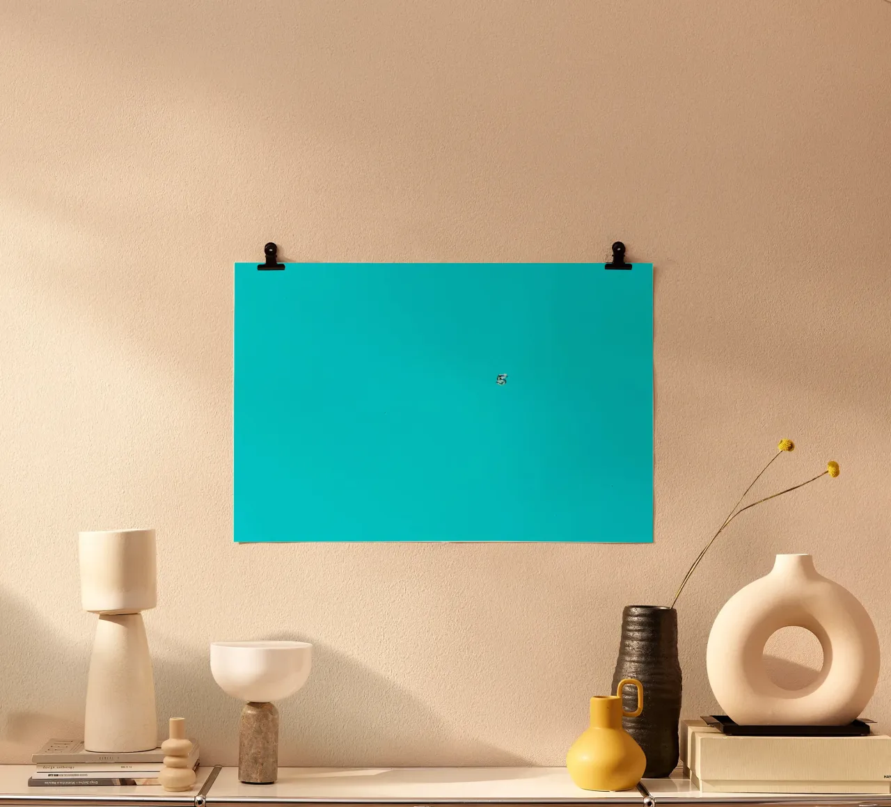 Alveare Cinque poster con telaio in plastica da Tal Paz-Fridman