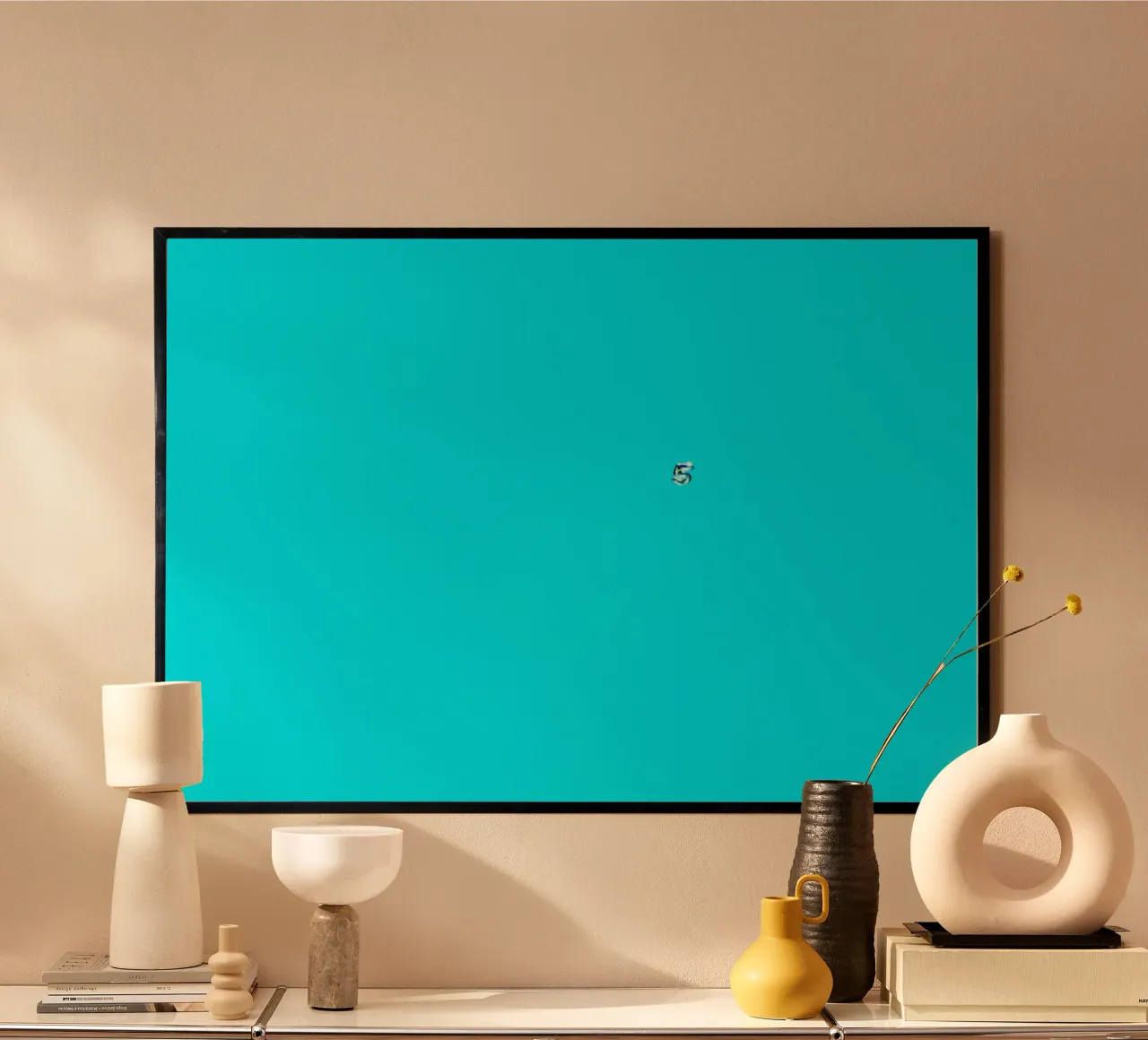 Alveare Cinque poster con telaio in plastica da Tal Paz-Fridman