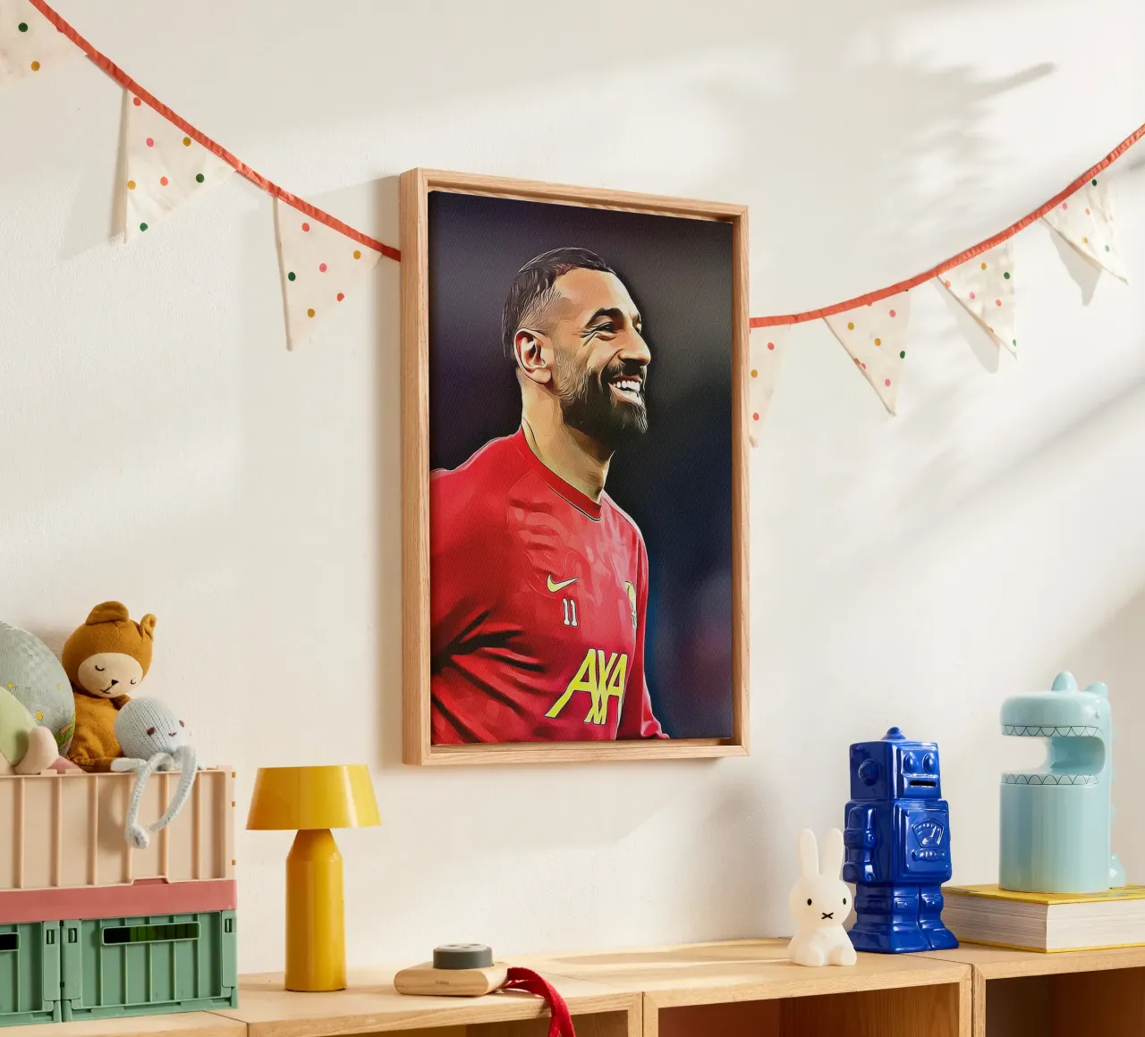 Ritratto sorridente di Mohamed Salah Poster Liverpool tela con Cornice a cassetta da ArdanART