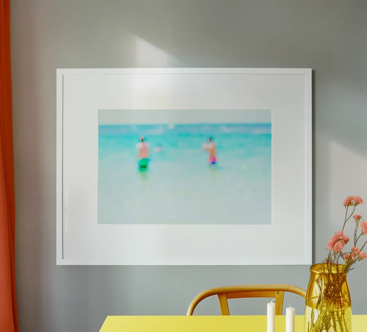 In riva al mare #5 poster con telaio in alluminio da Tal Paz-Fridman