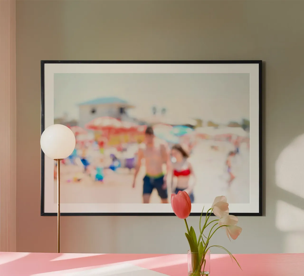 In riva al mare #8 poster con telaio in alluminio da Tal Paz-Fridman