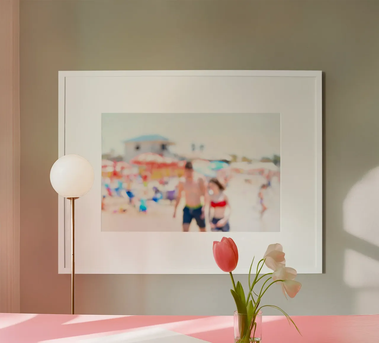 In riva al mare #8 poster con telaio in alluminio da Tal Paz-Fridman