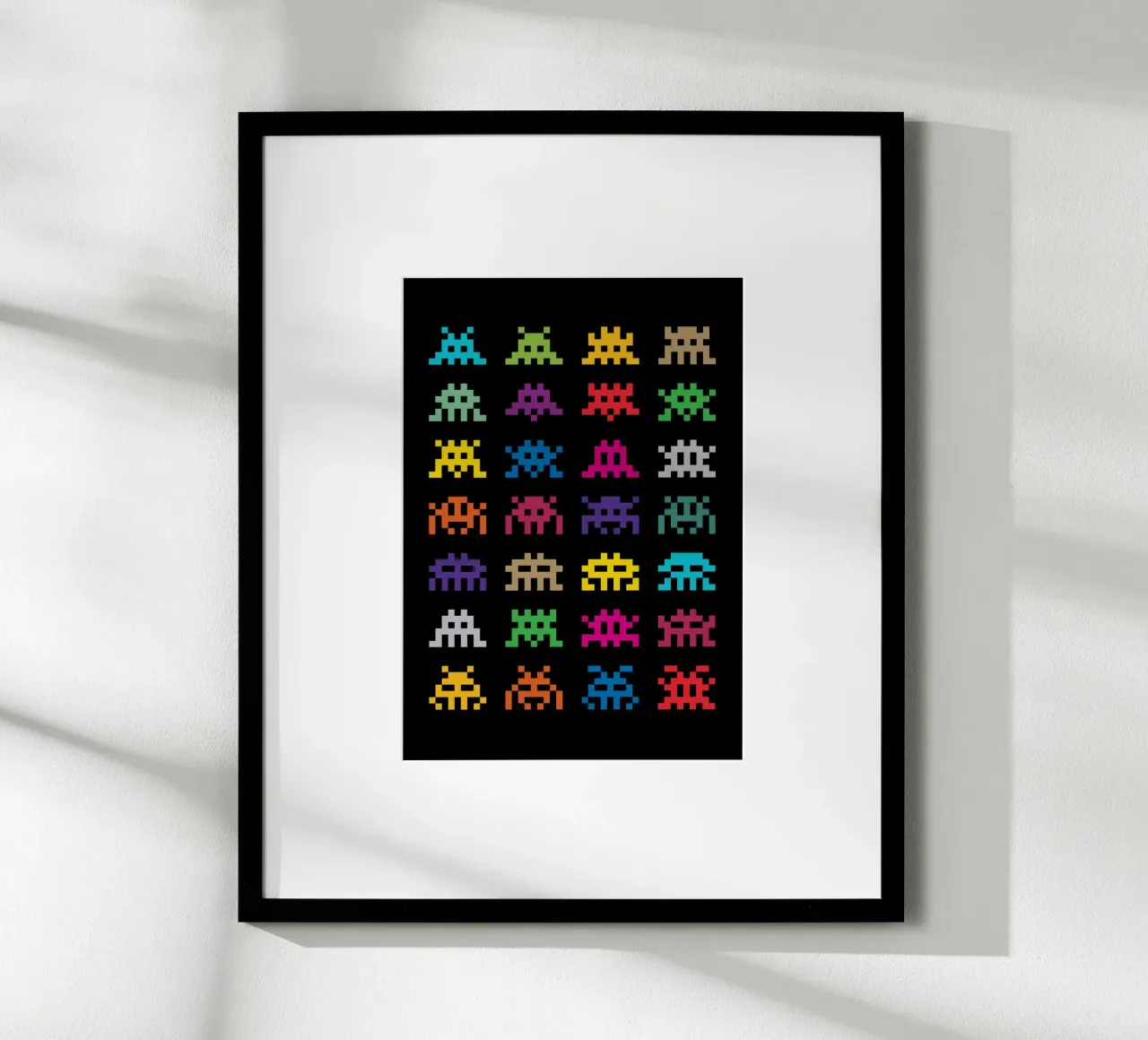 Pixel Space Invaders poster con telaio in alluminio da nabakumov