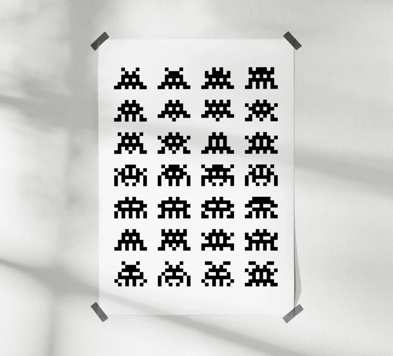 Pixel Space Invader poster con telaio in legno da nabakumov