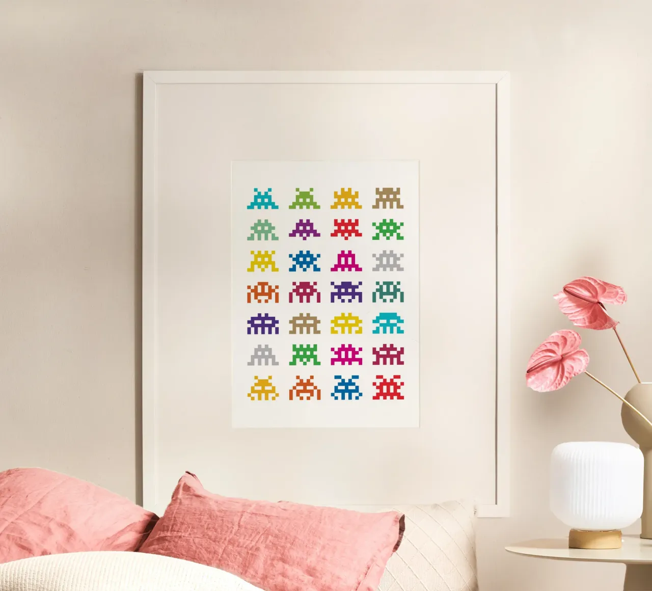 Pixel Space Invader poster con telaio in legno da nabakumov