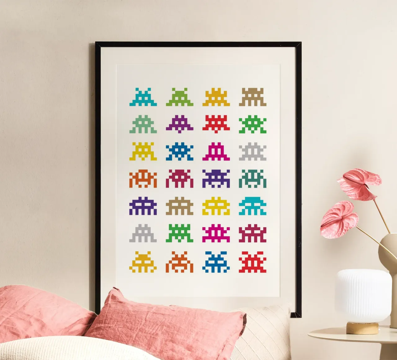 Pixel Space Invader poster con telaio in legno da nabakumov