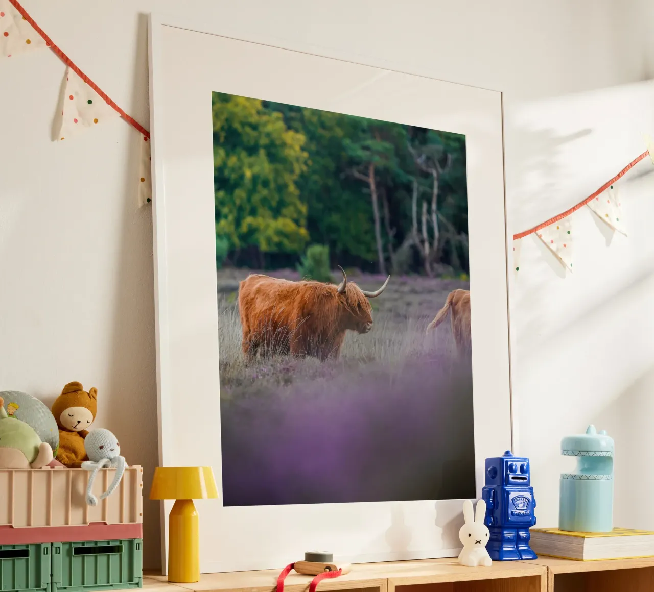 Mucca delle Highlands poster con telaio in legno da Tom's Wildlife