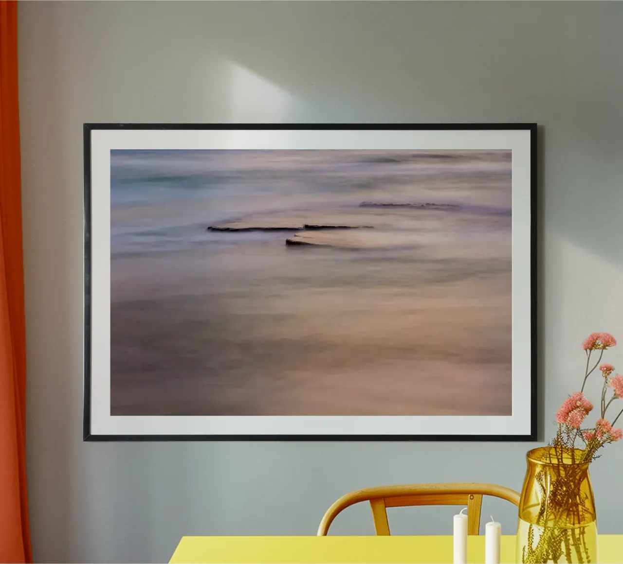 In riva al mare #10 poster con telaio in plastica da Tal Paz-Fridman