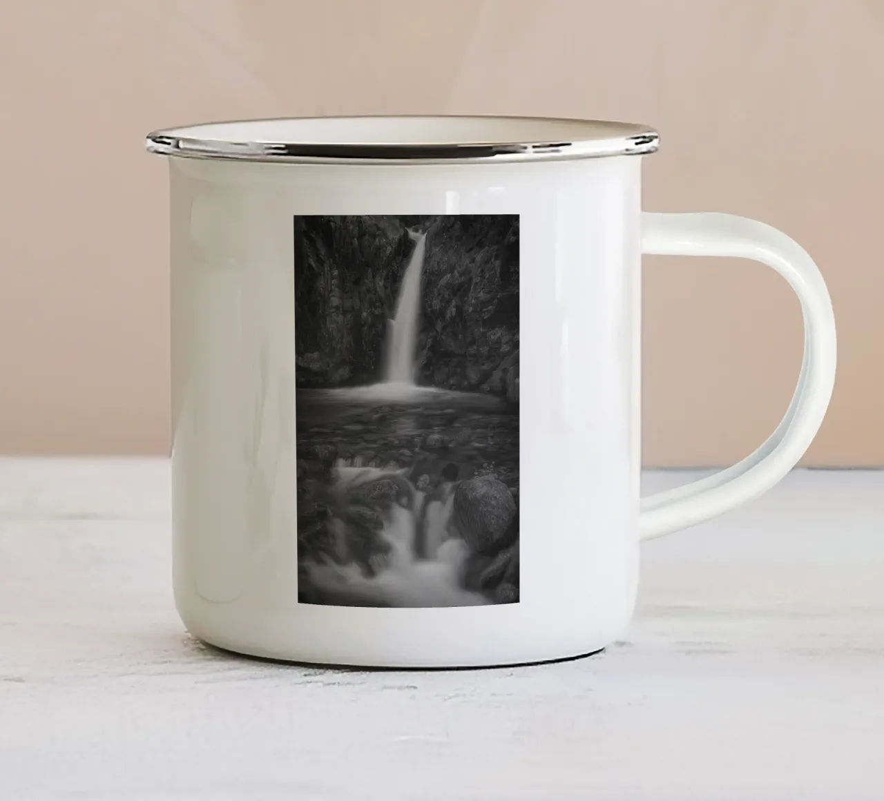 fotografia in bianco e nero di cascate tazza in smalto da roosses