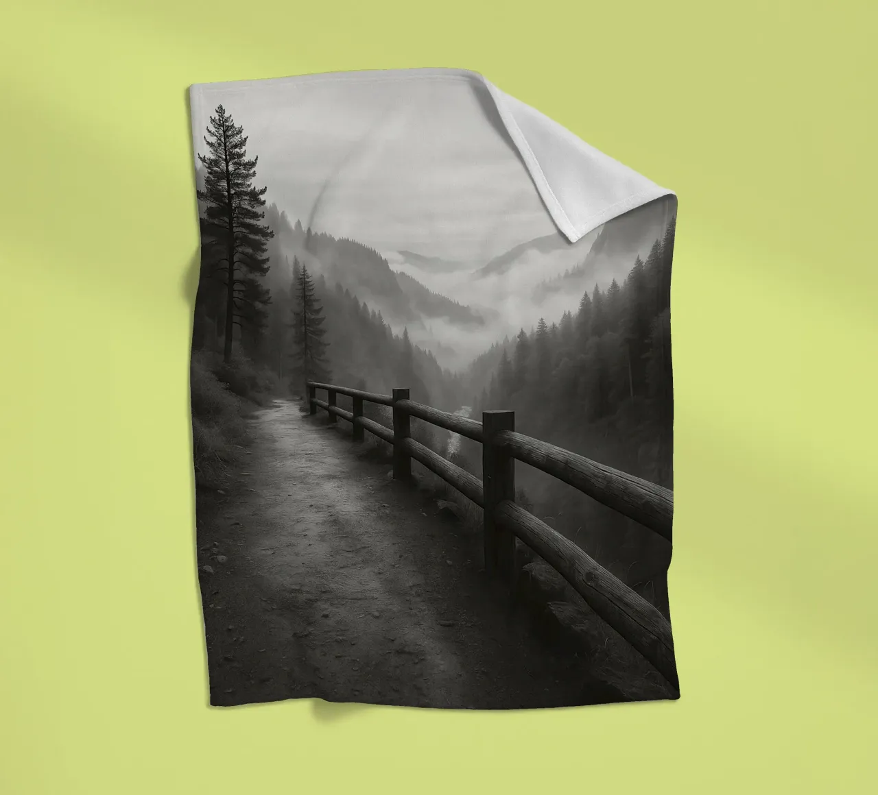 strada sull'orlo di una scogliera nella foresta ph in bianco e nero coperta in pile da roosses