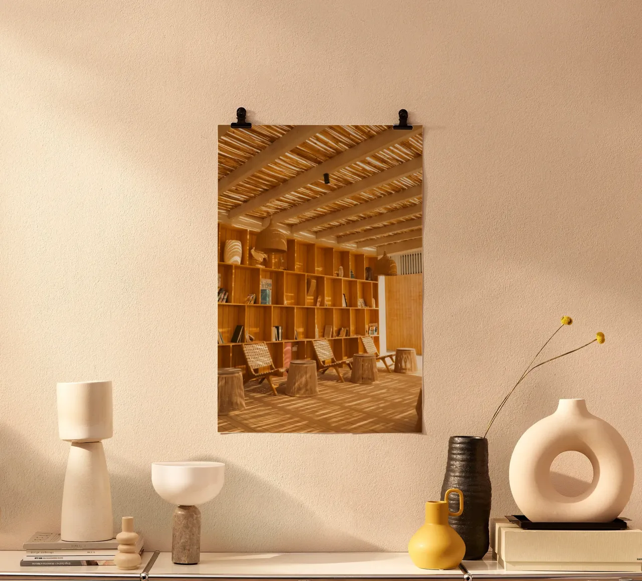 Accogliente biblioteca moderna ad Ain Sokhna, in Egitto poster con telaio in legno da Liam Johnson