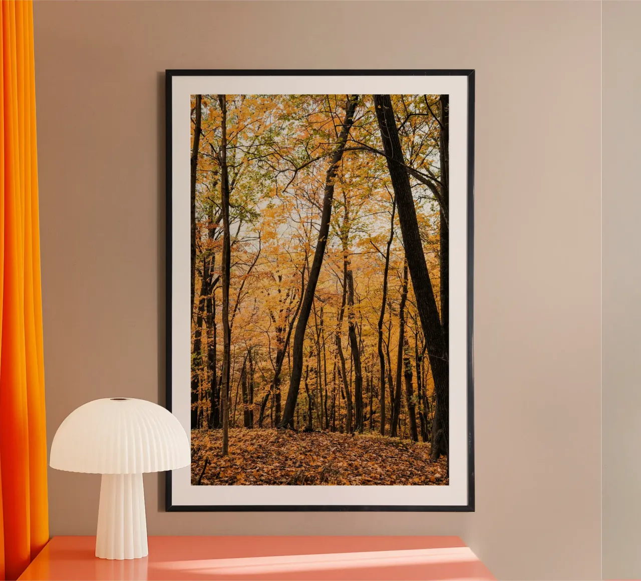 Foresta d'autunno sulla collina poster con telaio in alluminio da Liam Johnson