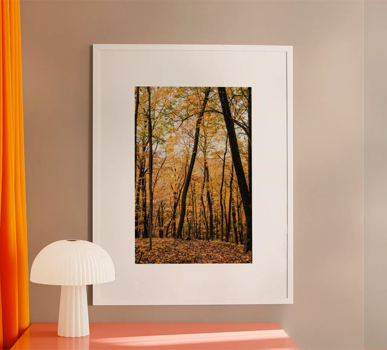 Foresta d'autunno sulla collina poster con telaio in alluminio da Liam Johnson