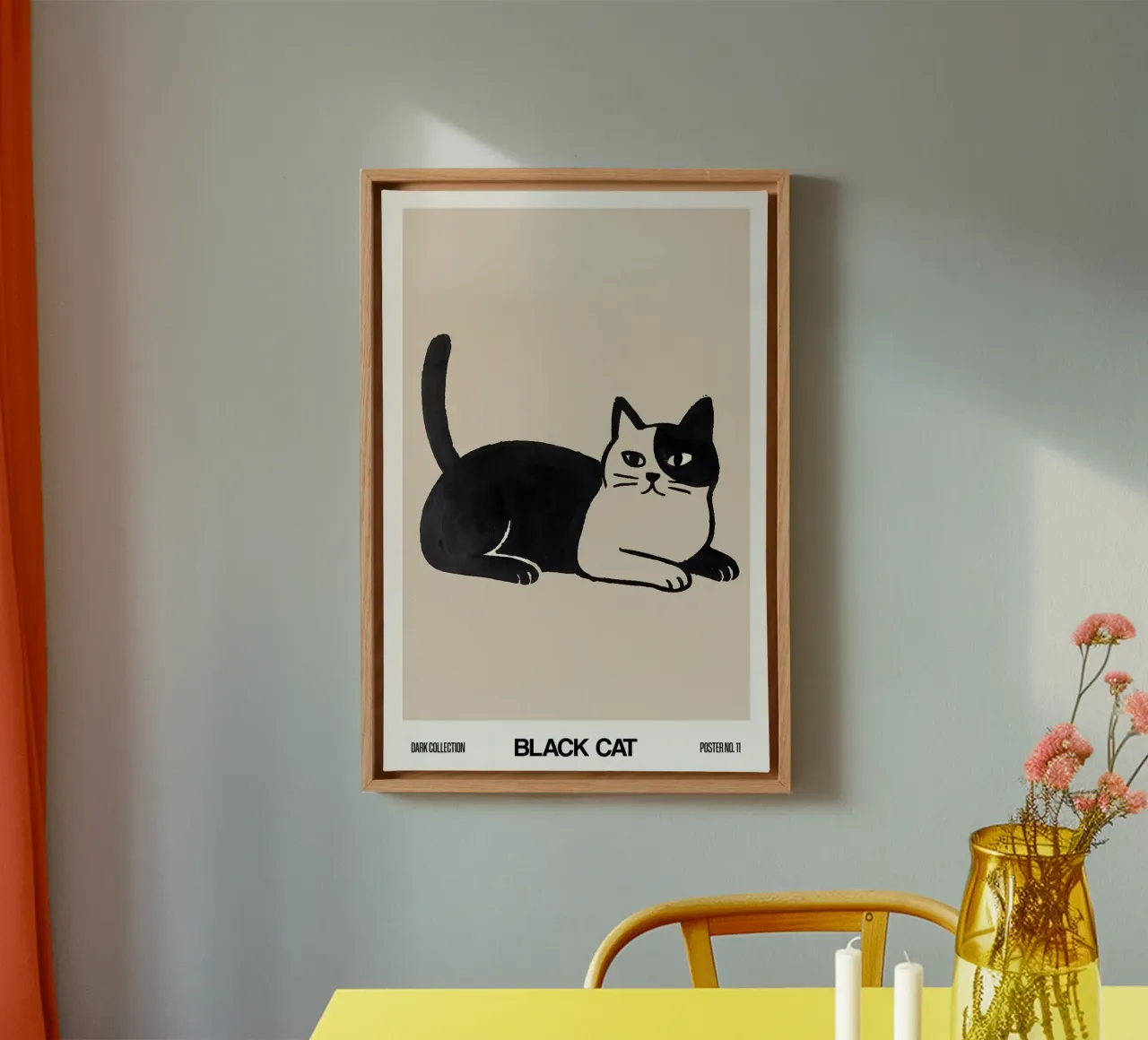 Black Cat Poster – Minimalistisches Katzenmotiv in Schwarz Leinwand mit Schattenfugenrahmen von Studio Sori
