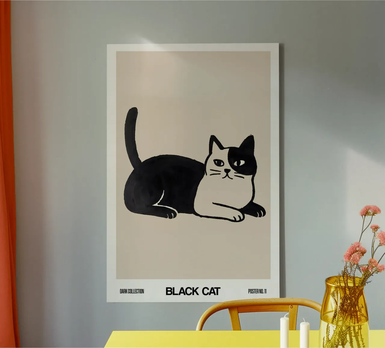 Black Cat Poster – Minimalistisches Katzenmotiv in Schwarz Leinwand mit Schattenfugenrahmen von Studio Sori