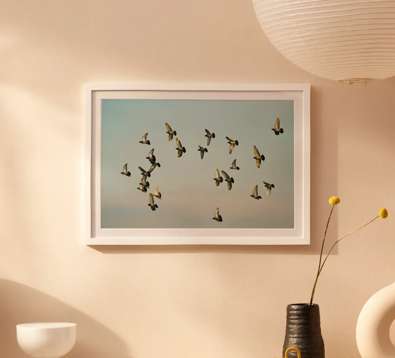 Stormo di uccelli in volo poster con telaio in alluminio da Benjamin Pelletier