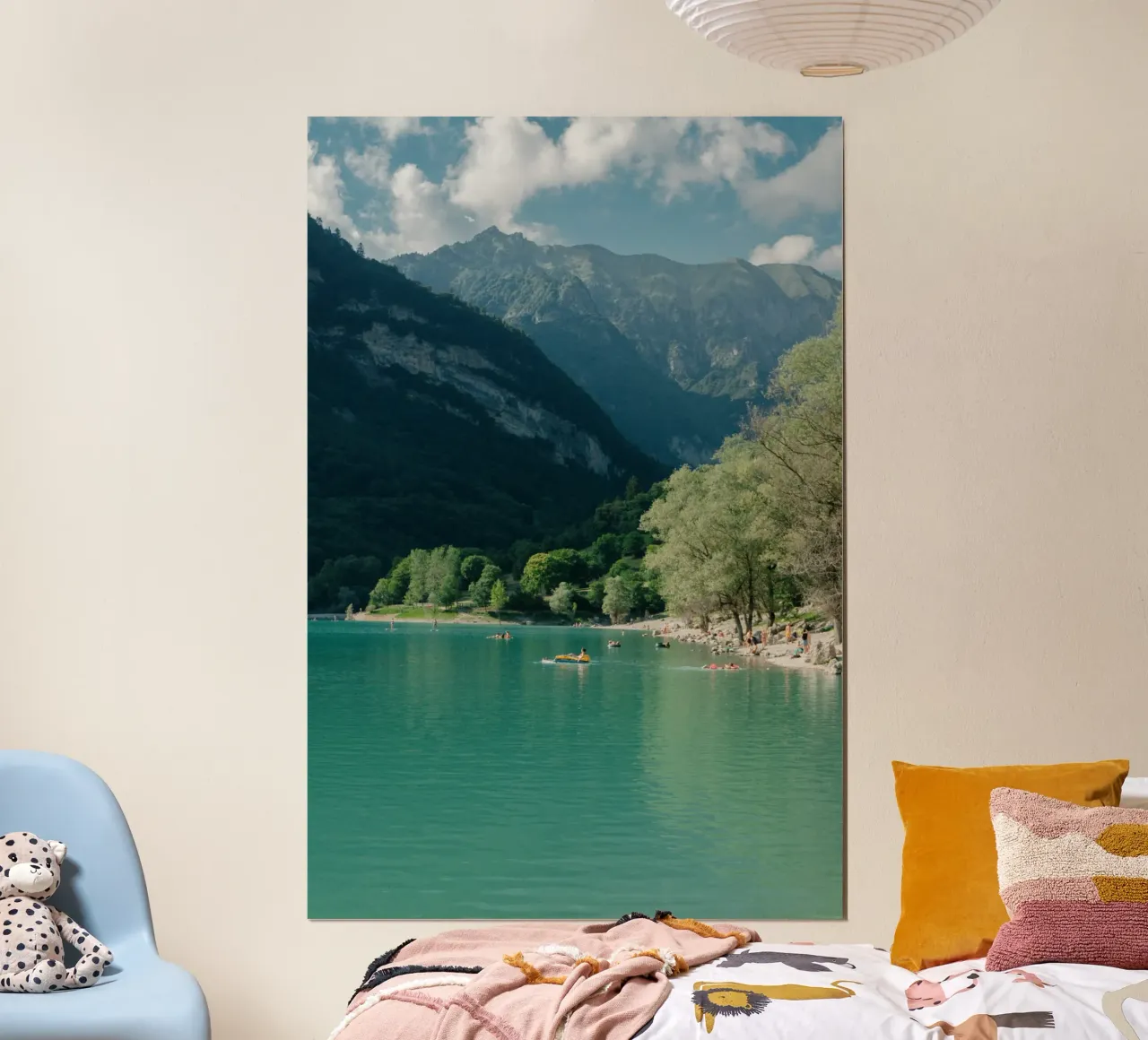 Vista panoramica sul lago e sulle montagne del Trentino-Alto Adige poster con telaio in alluminio da Mary Ramirez