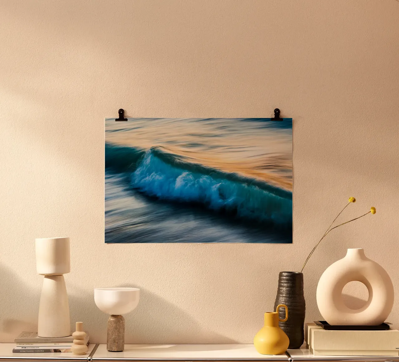 L'unicità delle onde XI poster con telaio in plastica da Tal Paz-Fridman