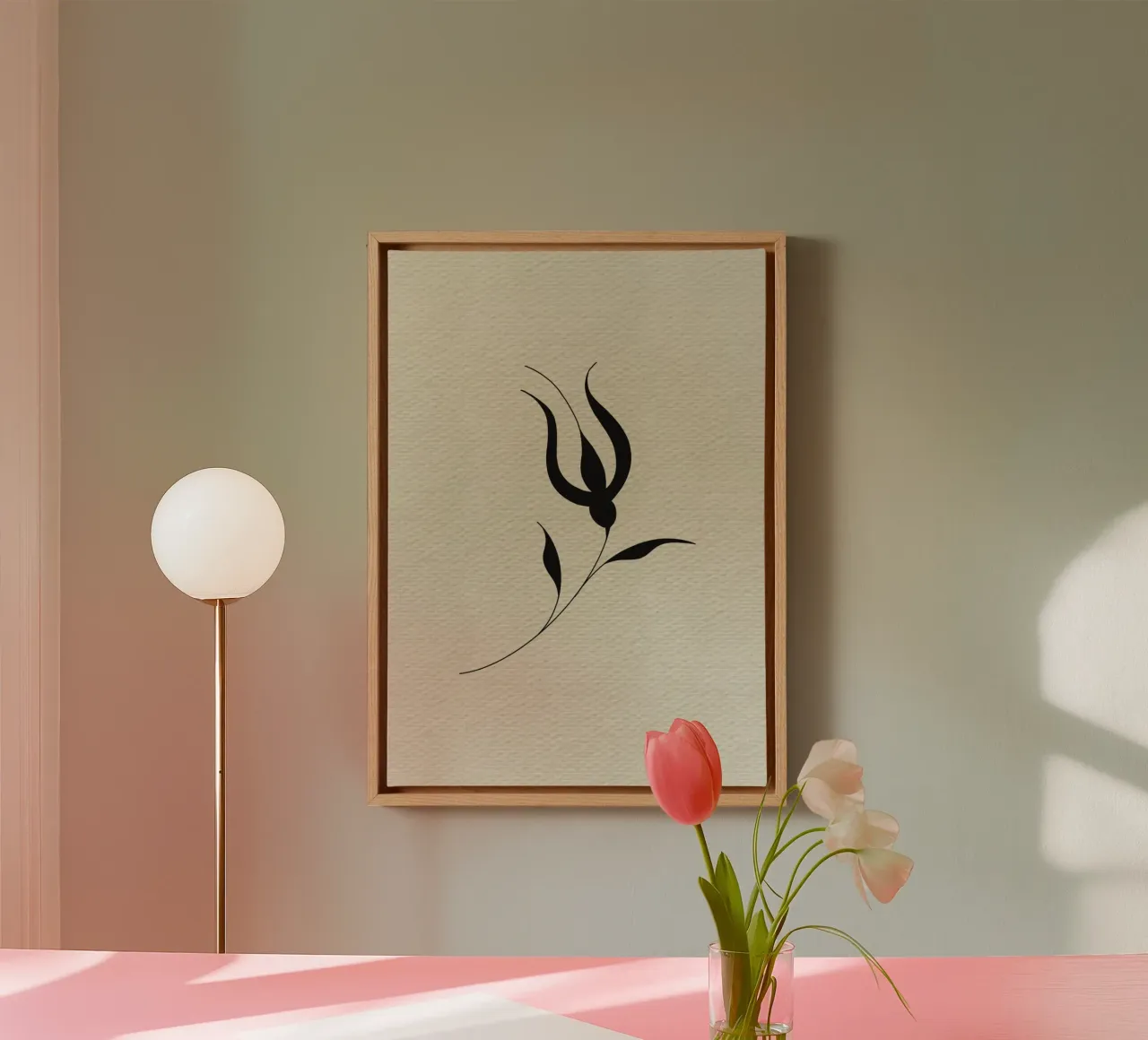 Inked Paper Tulip Leinwand mit Schattenfugenrahmen von Filiz Sieben