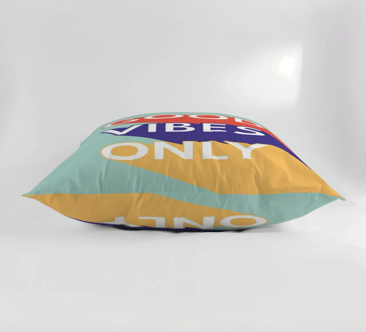 GOOD VIBES ONLY - Retro Pop cuscino da Typo Designs