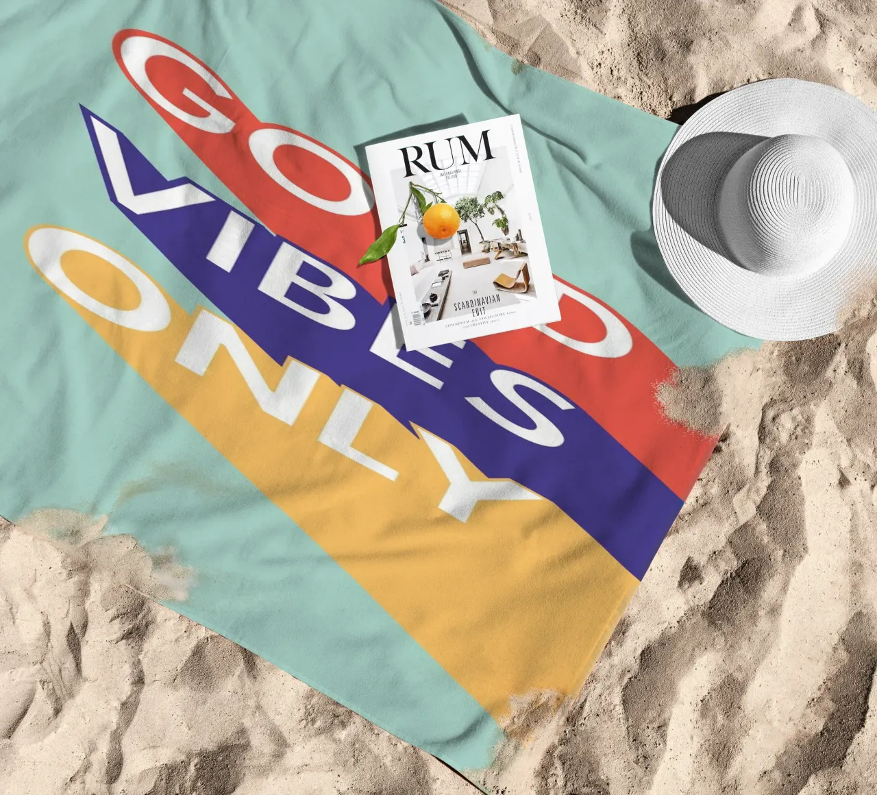 GOOD VIBES ONLY - Retro Pop serviette de plage de Typo Designs