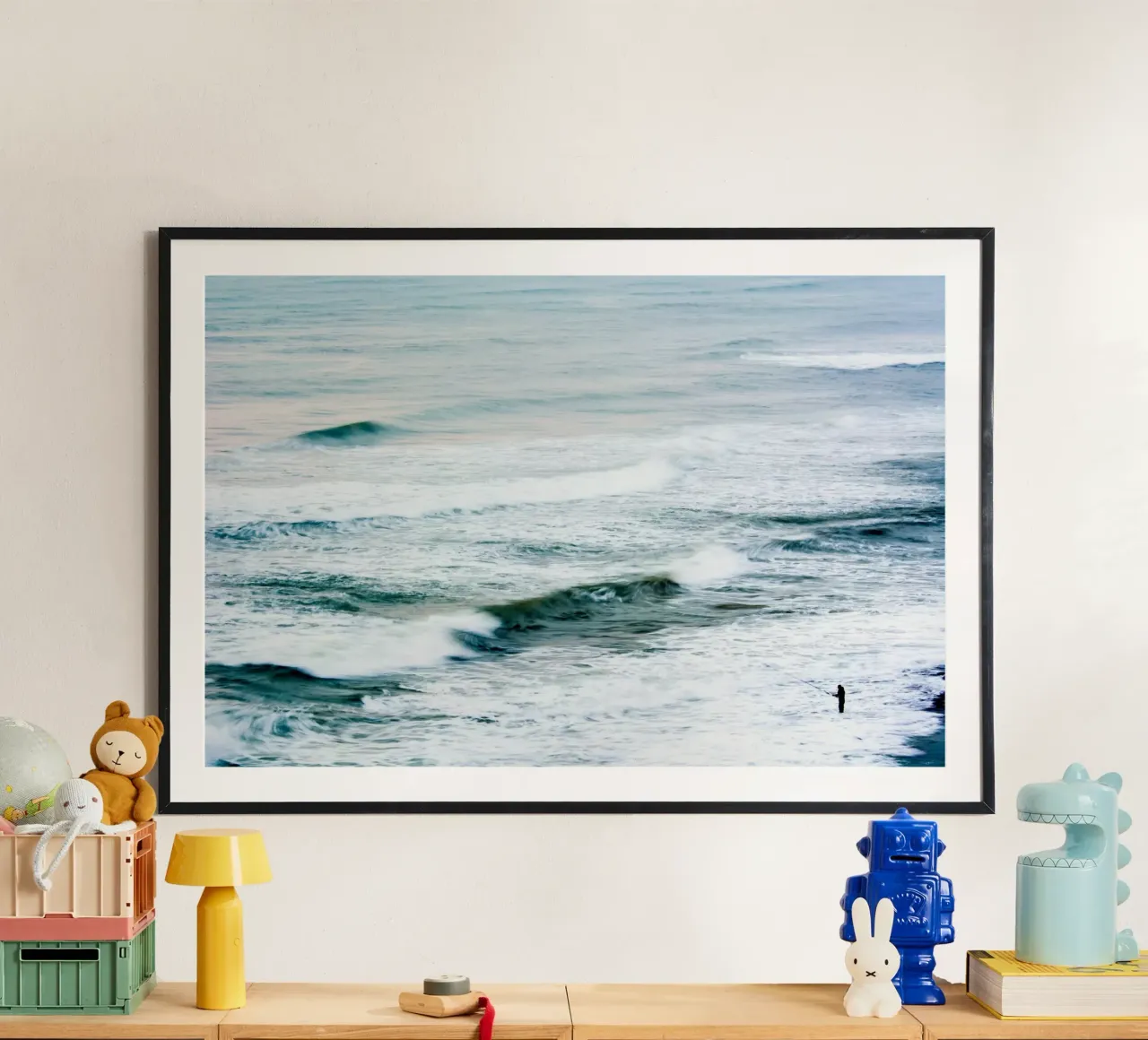 Il pescatore che poster con telaio in plastica da Tal Paz-Fridman