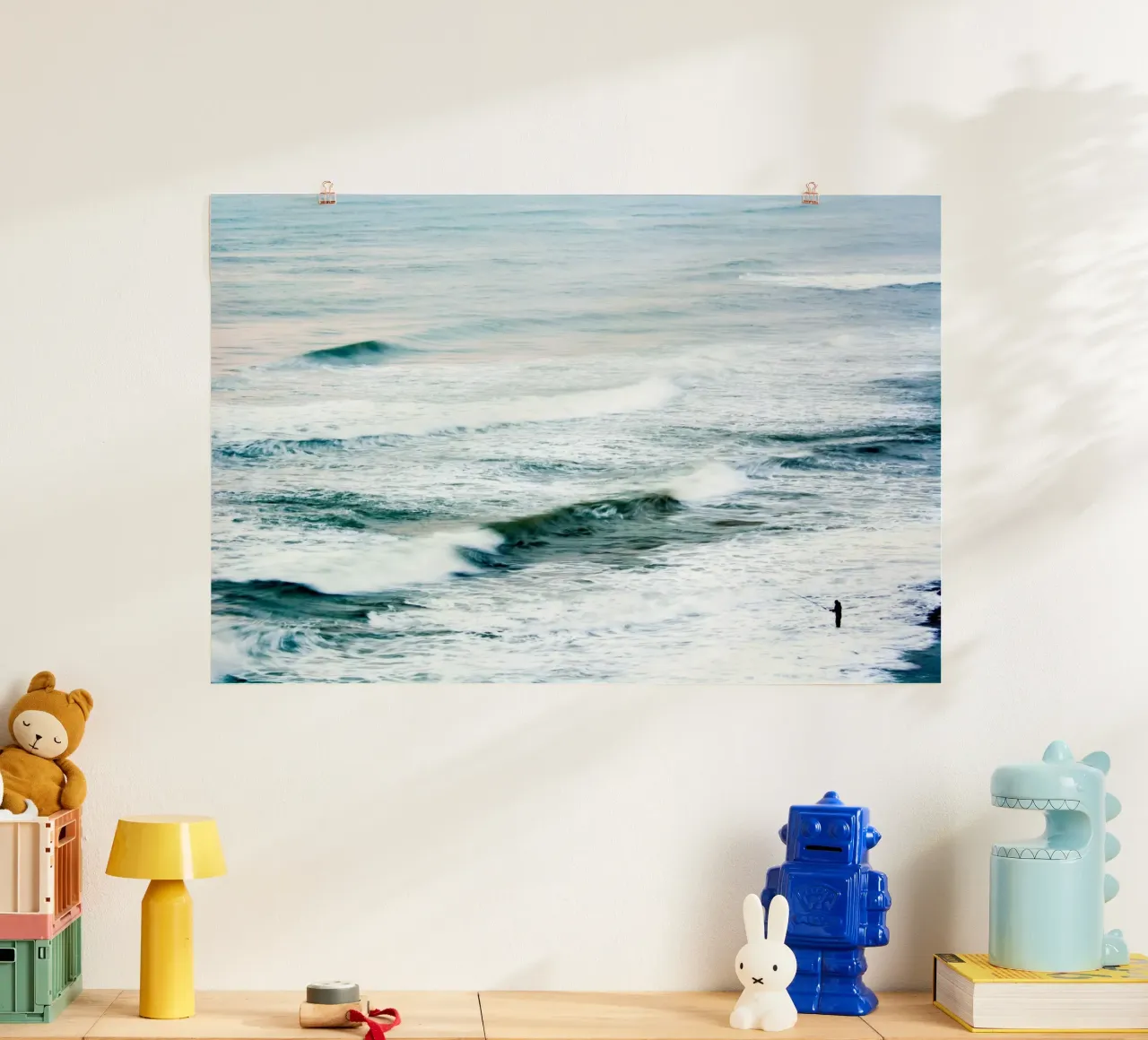 Il pescatore che poster con telaio in plastica da Tal Paz-Fridman