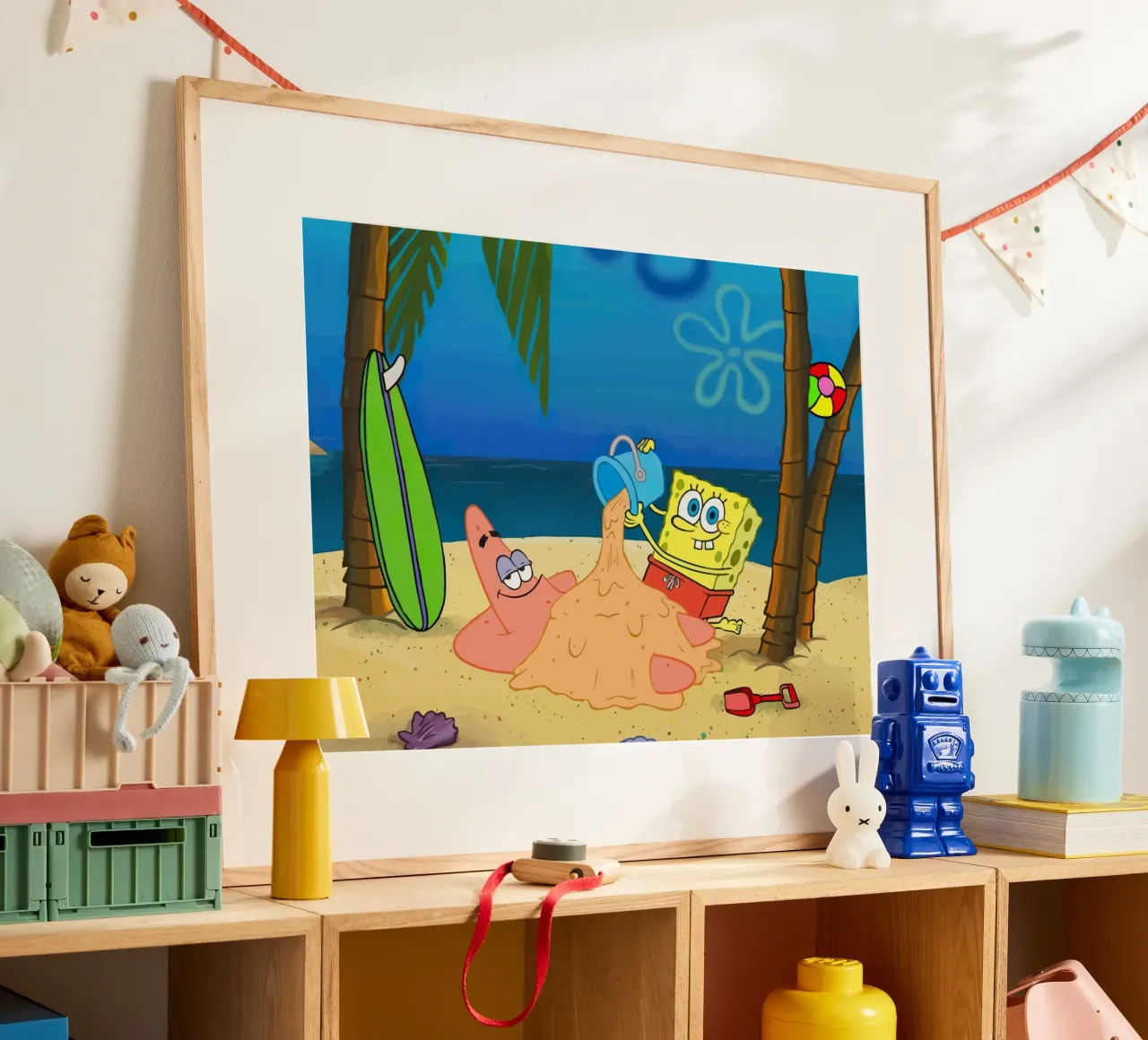 SpongeBob and Patrick playing in the sand on the beach poster con telaio in legno da Dumery Art