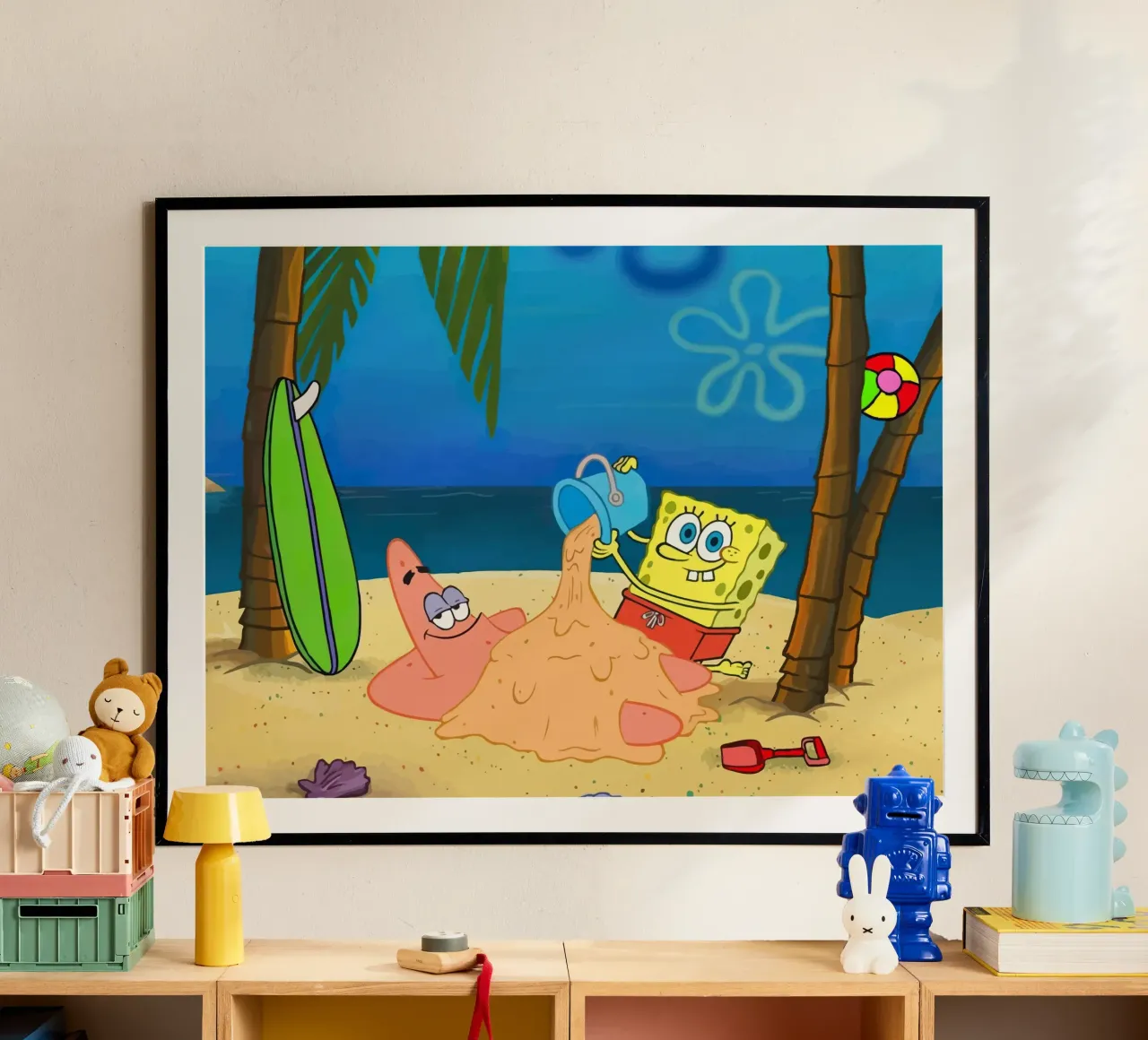 SpongeBob and Patrick playing in the sand on the beach poster con telaio in legno da Dumery Art