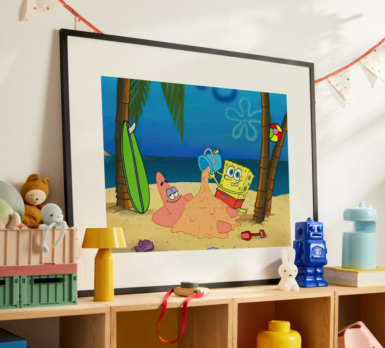 SpongeBob and Patrick playing in the sand on the beach poster con telaio in legno da Dumery Art