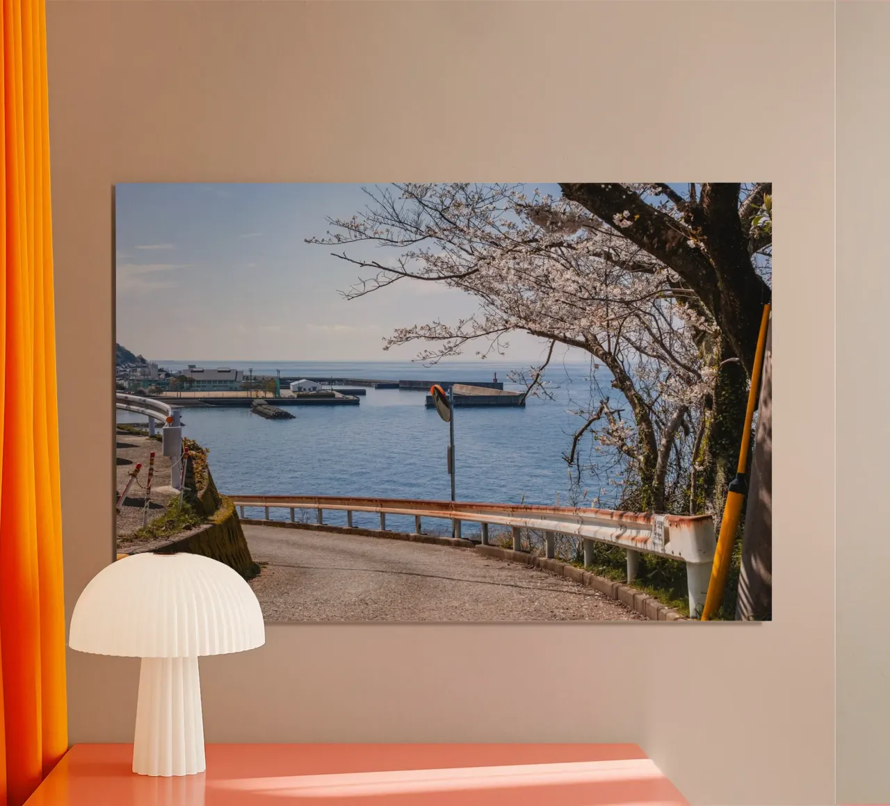 Strada oceanica dei ciliegi in fiore a Shikoku, Giappone poster da Marcel Bisig