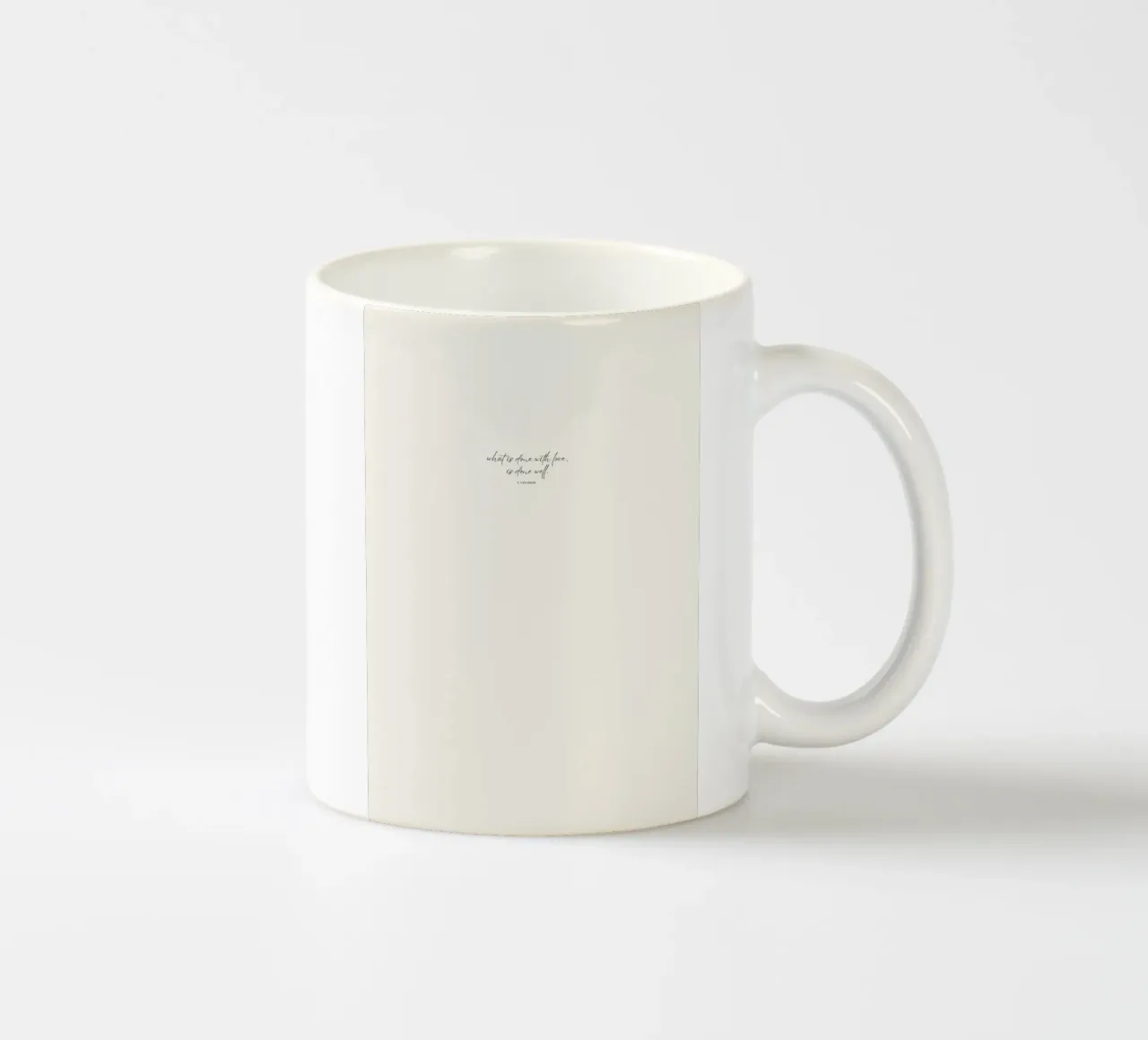 "Ciò che è fatto con amore, è fatto bene". tazza in ceramica da PurePeachStudio