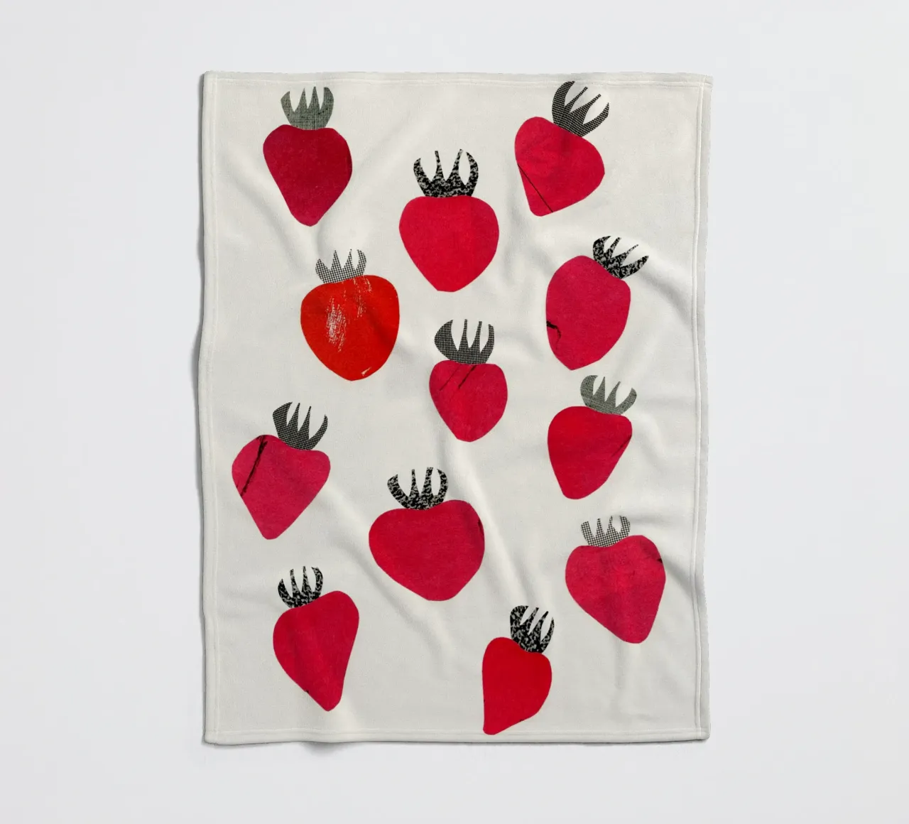Fragole coperta in pile da Cassia Beck Collage