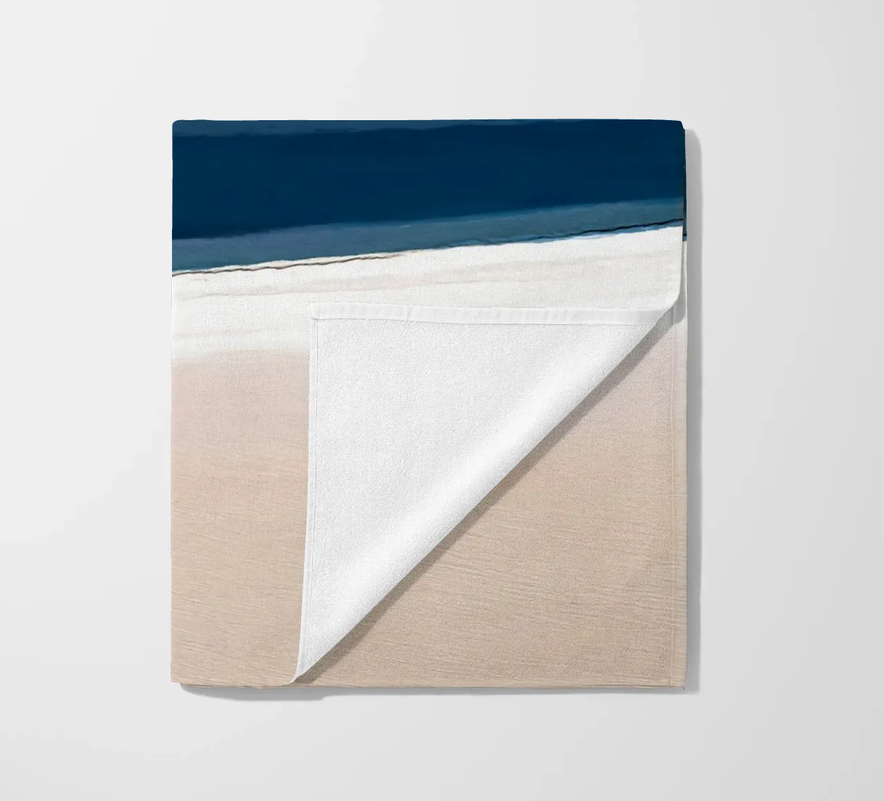 Minimal Beach Abstract 2 | Indigo and Tan telo mare da sabidussi