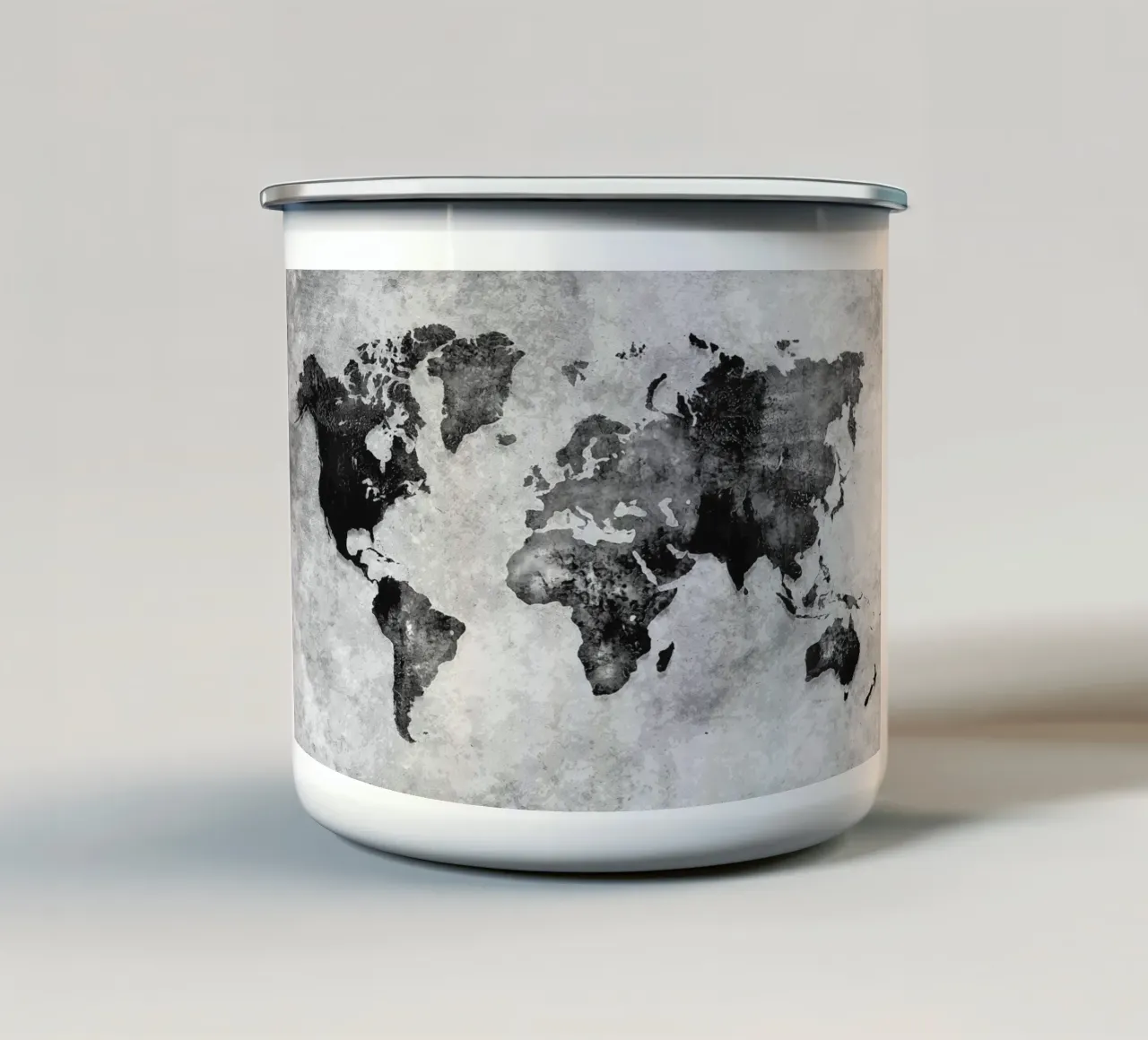 Mappa del mondo in bianco e nero tazza in smalto da Justyna Jaszke JBJart
