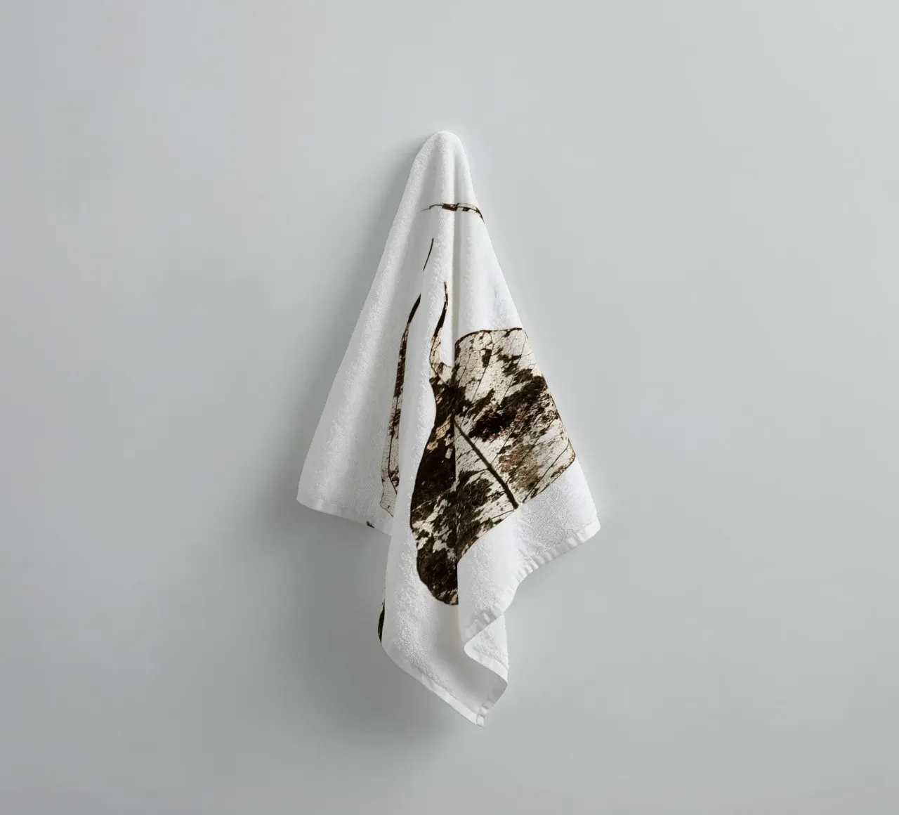Foglie cadute #1 asciugamano da bagno da Tal Paz-Fridman