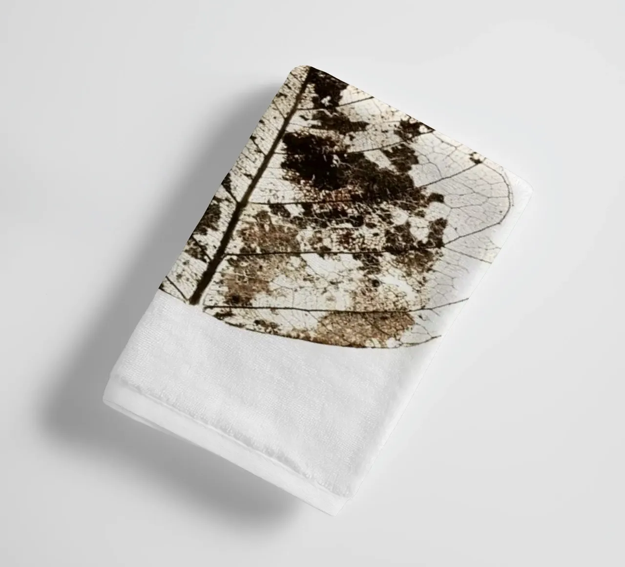 Foglie cadute #1 asciugamano da bagno da Tal Paz-Fridman