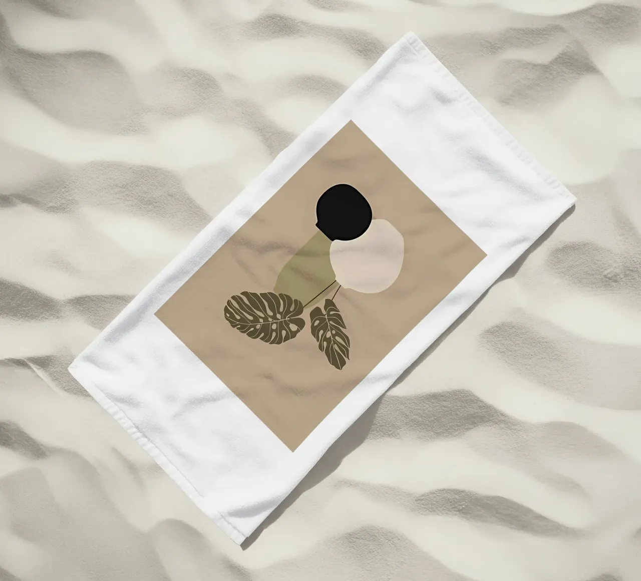 Schaduwen van Sereniteit strandhanddoek van Jose